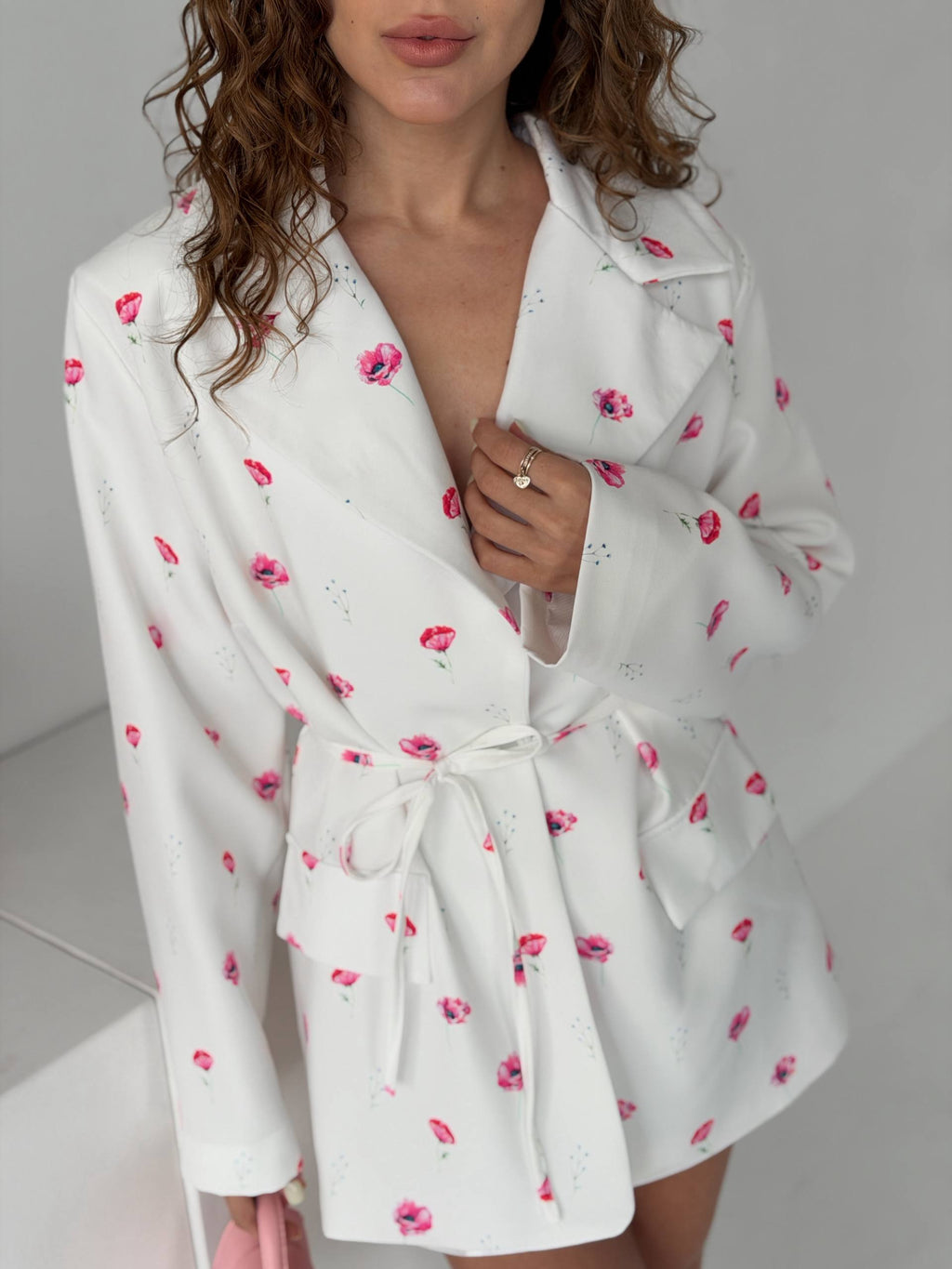 Oversized blazer with a floral print